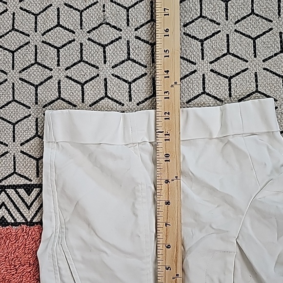 VINCE PLEATED ROLLED CUFF SHORTS, SZ 10 - Picture 13 of 13